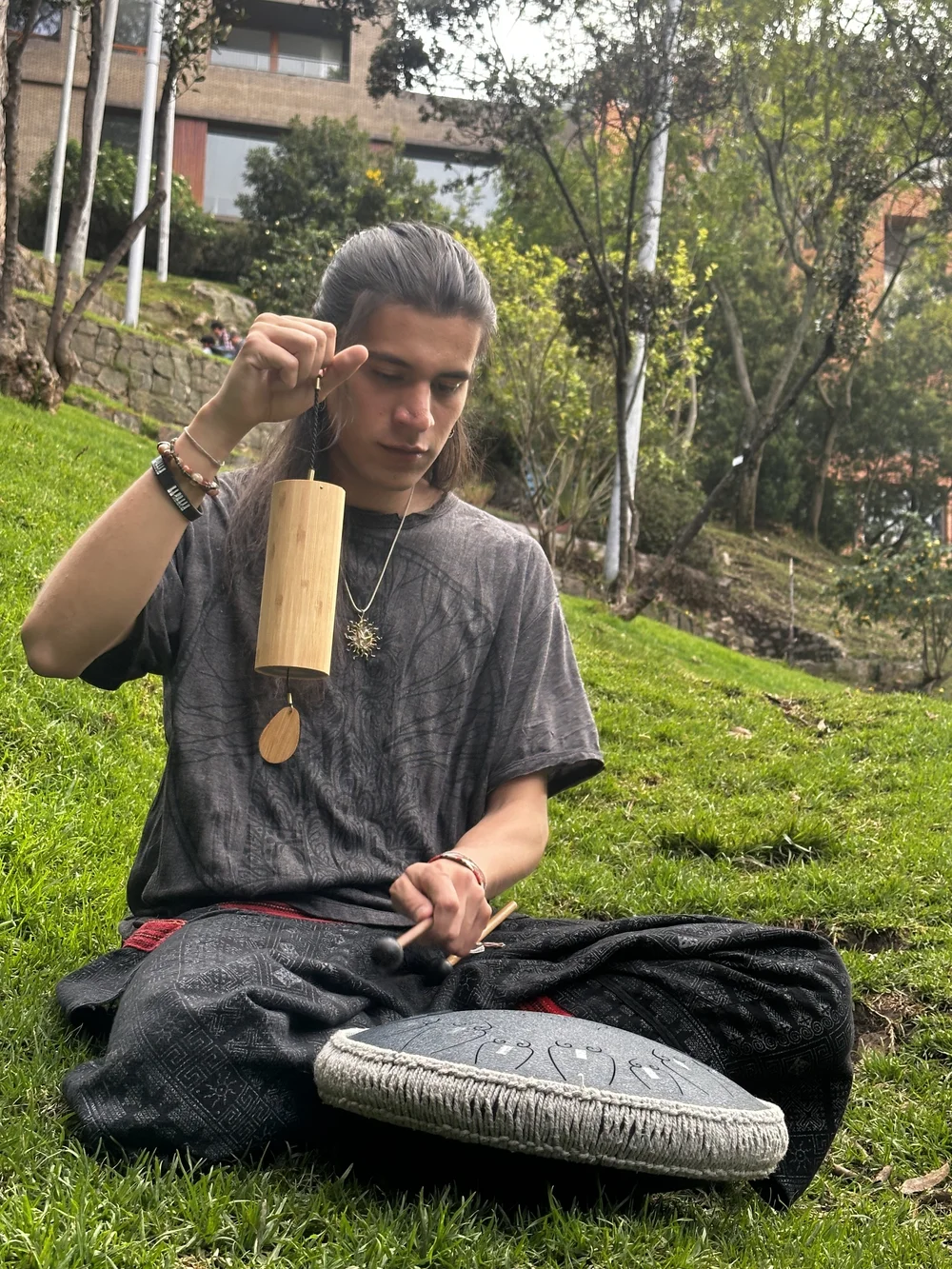 Instrumentos de sonido sobre un textil